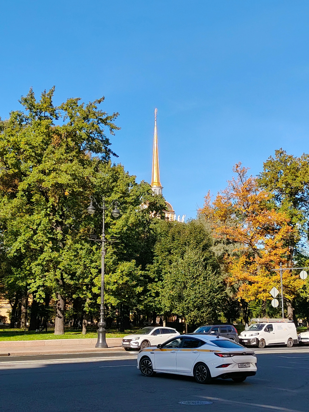 Шпили, башни и крыши Петербурга