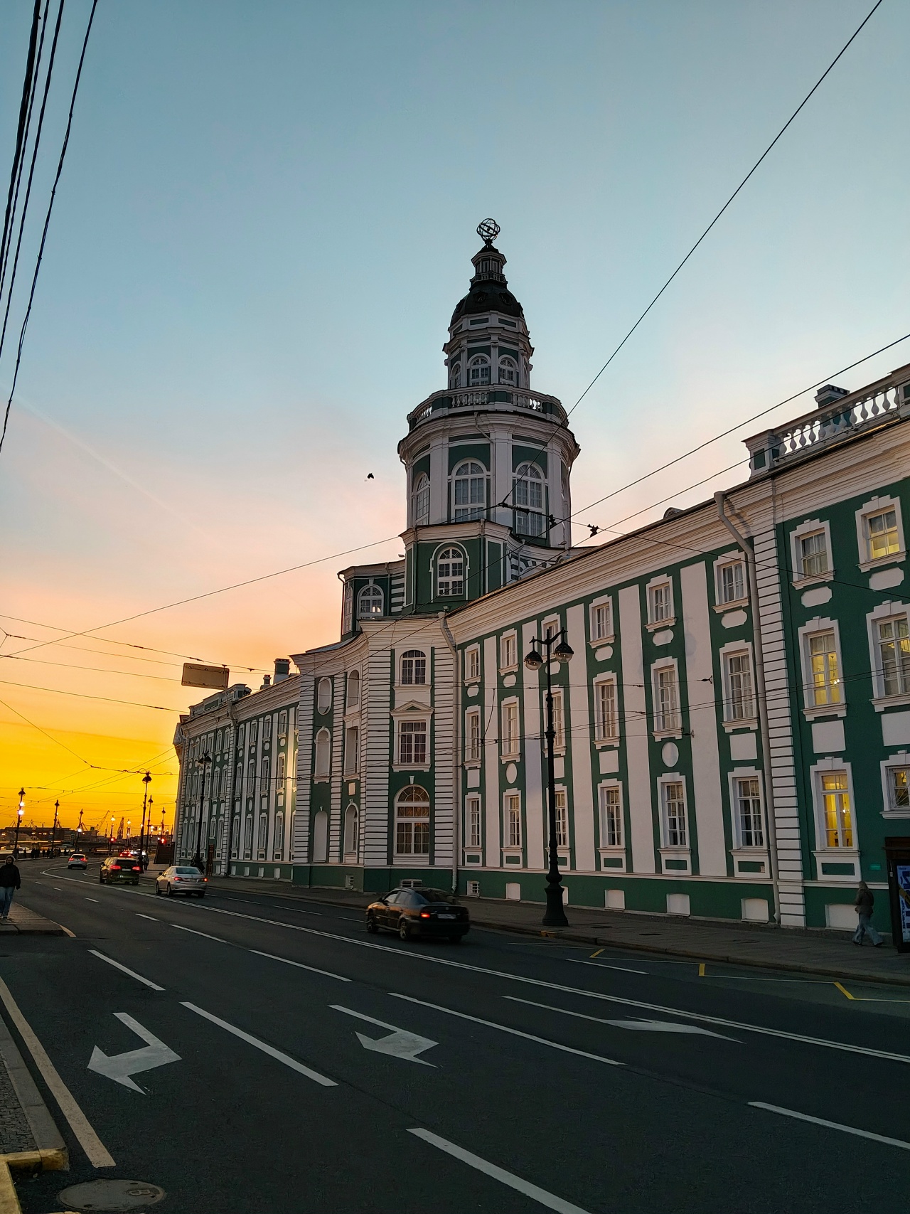 Шпили, башни и крыши Петербурга