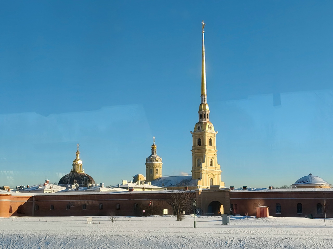 Шпили, башни и крыши Петербурга